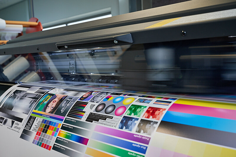 Onze printmaster Hans werkt aan productiebestanden | Visual Impact